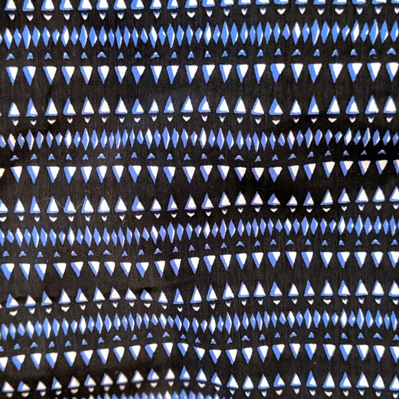 Chelsea28 Flowy Geometric Capris - Picture 4 of 5